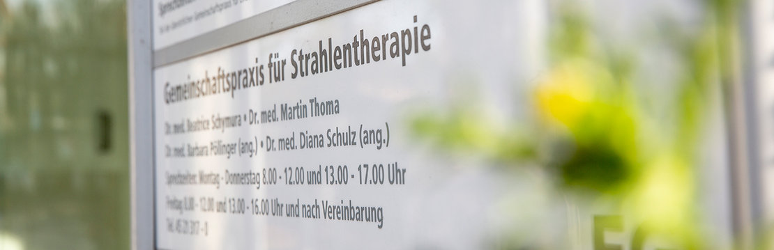 Praxisschild Gemeinschaftspraxis für Strahlentherapie Nymphenburg.